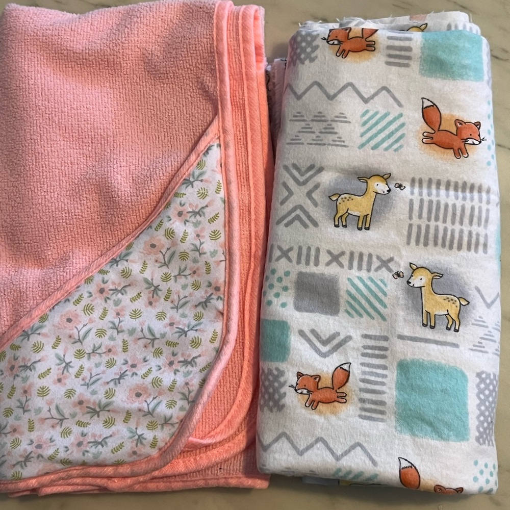 Bundle of 2 baby accessories